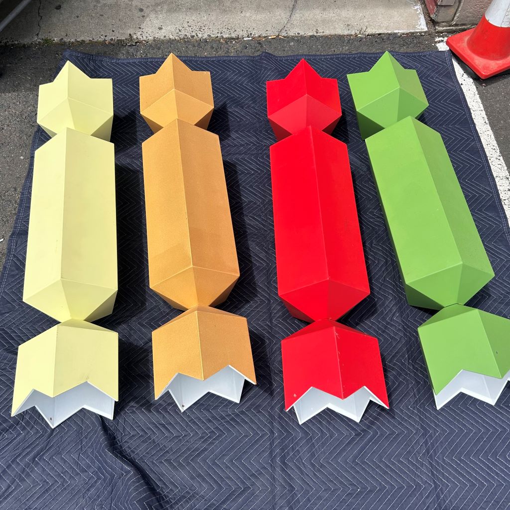 CHRISTMAS CRACKER, RED/GOLD/GREEN/YELLOW Oversized 130cmL x 27cmW