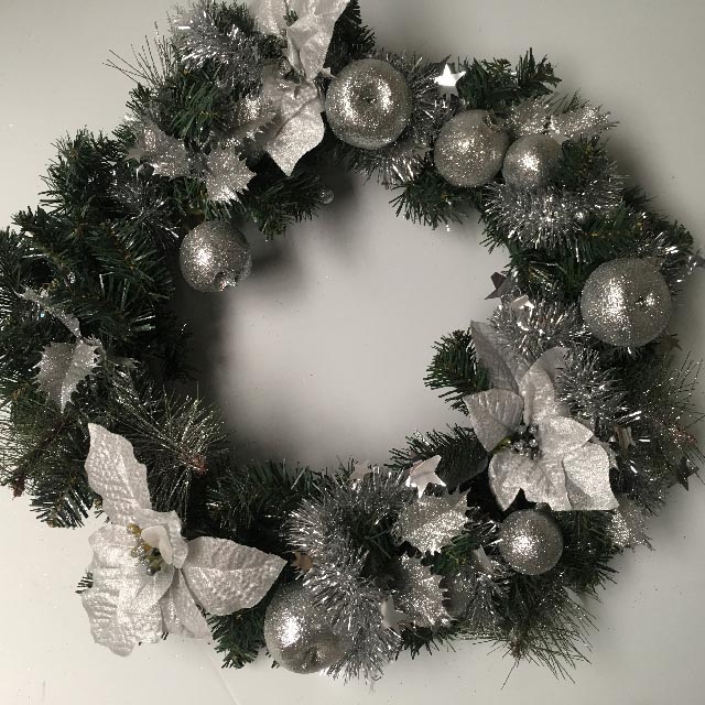 WREATH, Green w Silver Decos 50cm Dia