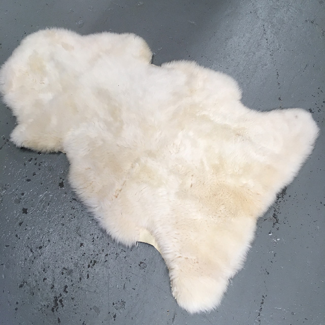 ANIMAL HIDE, Sheepskin - Cream