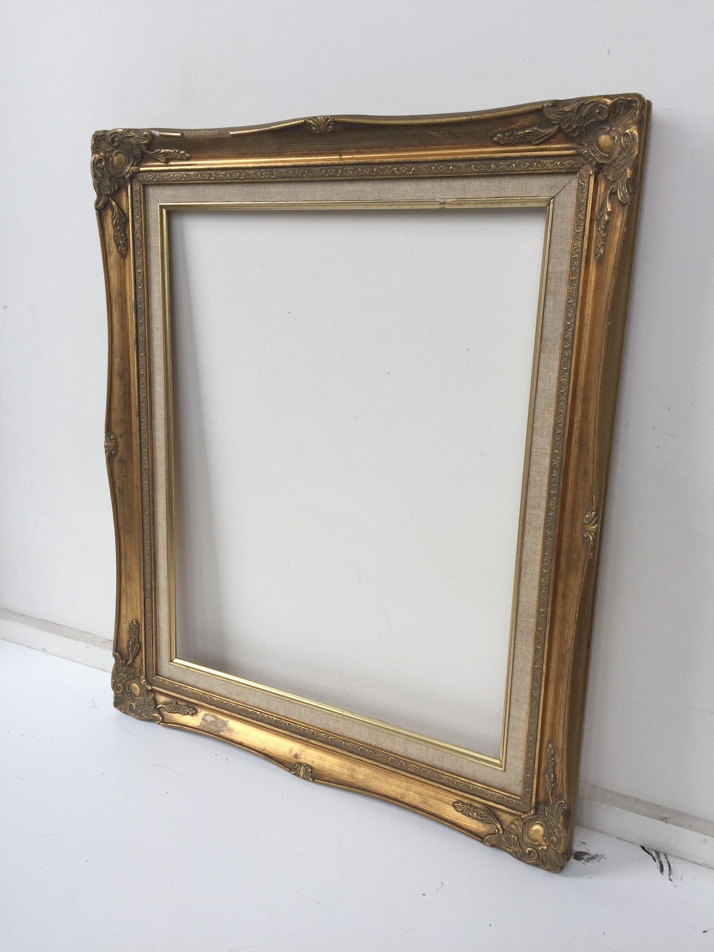 FRAME, Gold Gilt Medium w Canvas Inner  - 54 x 64cm ( Inside 41cm x 50cm )
