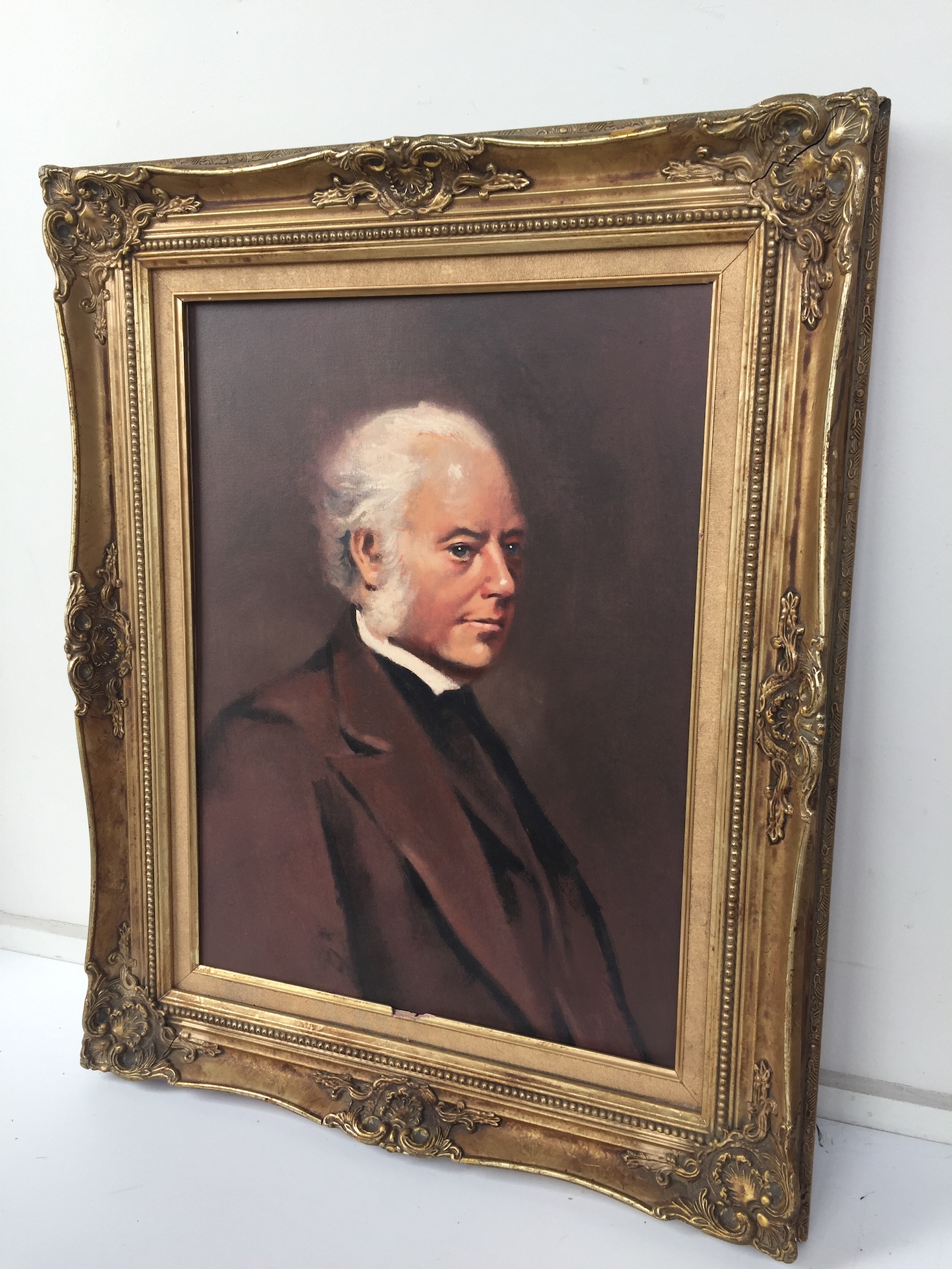 FRAME, Gold Gilt Medium w Portrait - 66 x 82cm