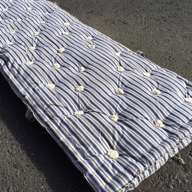 MATTRESS, Single Bed Ticking Mattress w Buttons