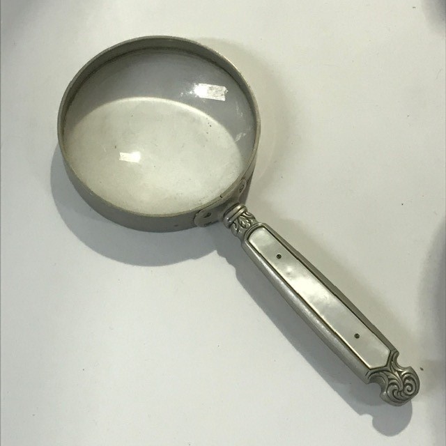 MAGNIFYING GLASS, Deco Silver 15 x 7.5cm Dia 