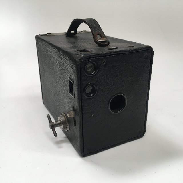 CAMERA, 1900s Vintage Brownie w Leather Casing - Medium