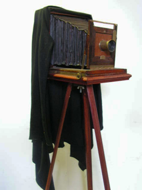 CAMERA, 1900s Victorian Plate Camera on Wooden Tripod