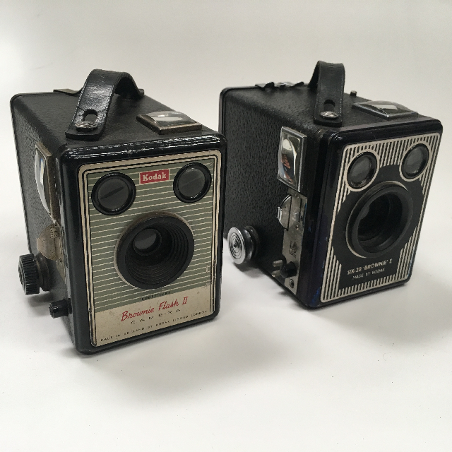 CAMERA, 1920s Vintage Box Brownie - Assorted