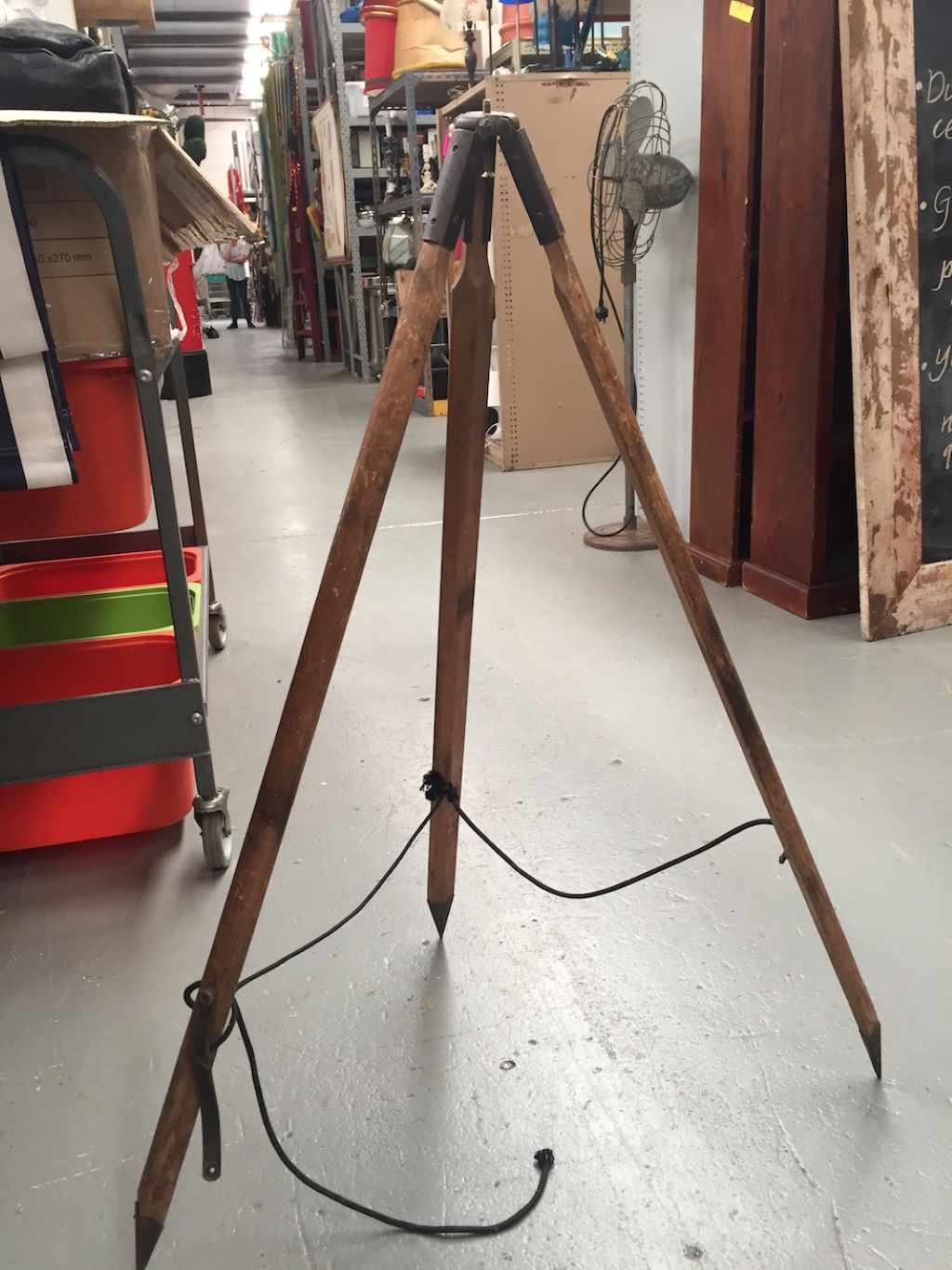 TRIPOD - Wooden Vintage