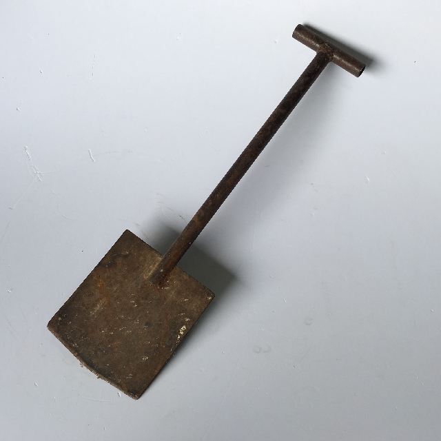 CAMP SHOVEL, Rusted Metal