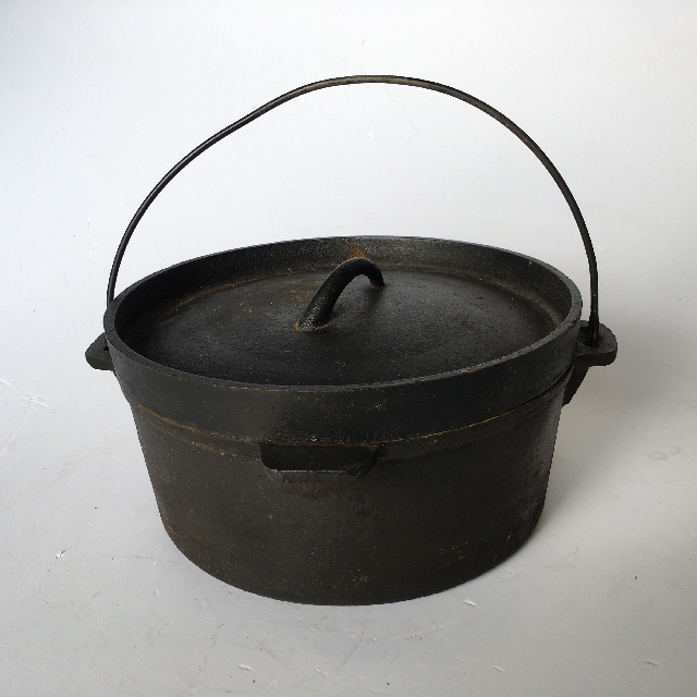 POT, Round Cast Iron Black pot w Lid