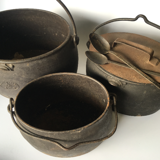 POT, Cast Iron Oval - Ex Large w Handle & POT0001 - Large (One w Lid)