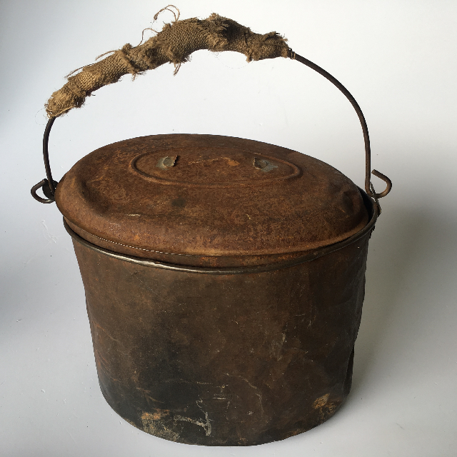 POT, Rusted Metal w Lid and Hessian Handle