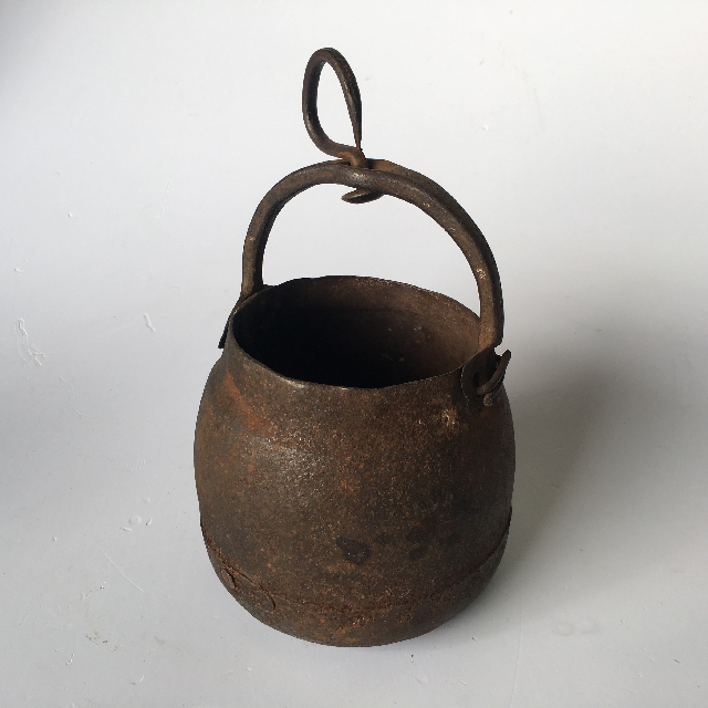 POT, Small Cast Iron Pot w Loop Handle