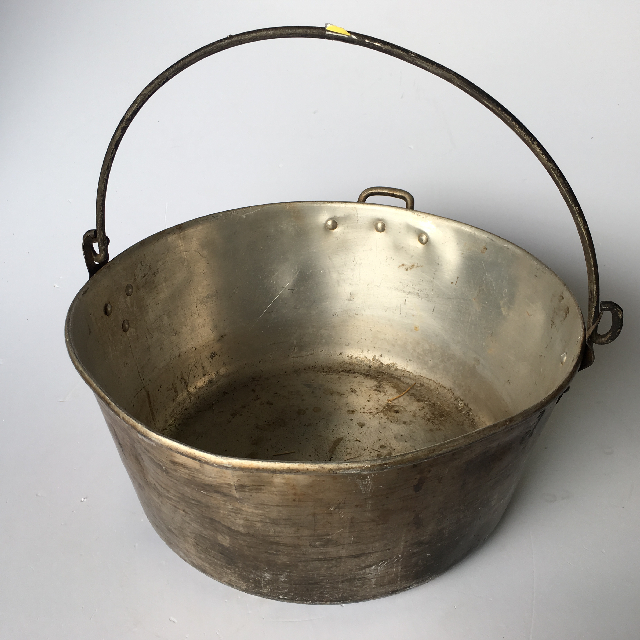 POT, Large Round Pan w Handle