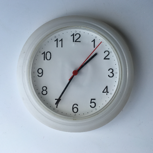 CLOCK, Wall Mount - Small White Plastic ( WORKING )
