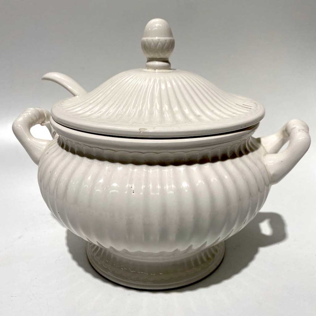 DINNERWARE, White Soup Tureen w Ladle (Ex Large)