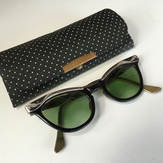 GLASSES, Sunglasses 1950 Cat-eye w Polka Dot Case - Ladies