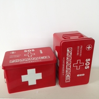FIRST AID KIT, Red Metal - SOS Pharmacie