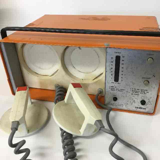 MEDICAL EQUIPMENT, Diffibrilator - Orange Siemens
