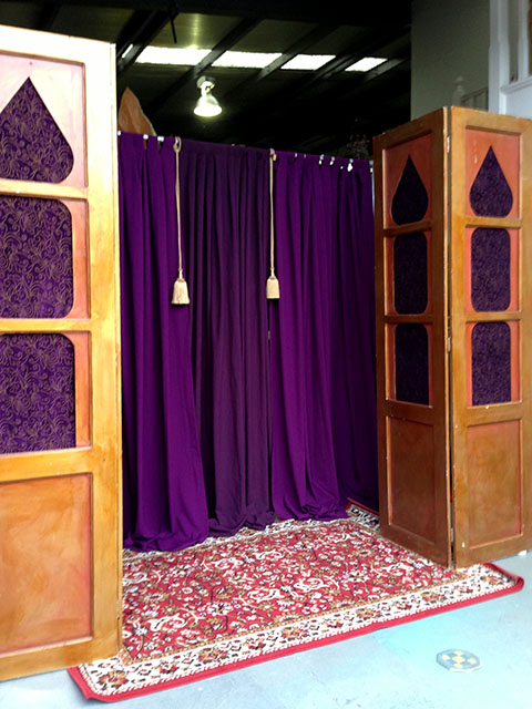 SCREEN, Narrow Gold Folding Taj Mahal Cut Out - 60cm W x 2.4m H (Bifold)