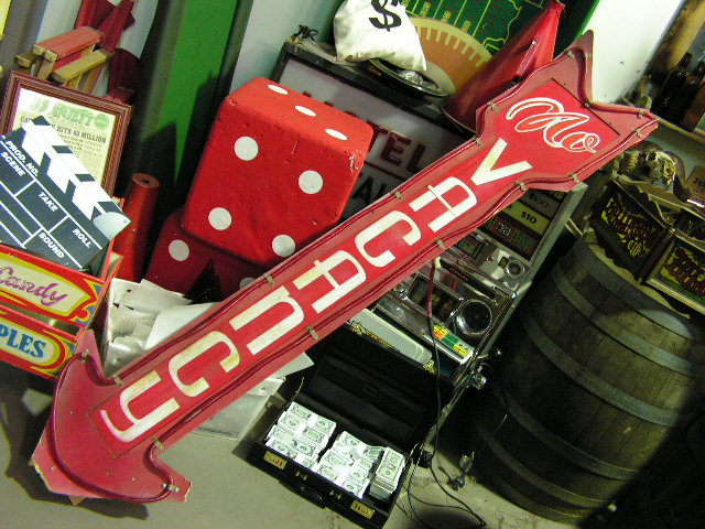 SIGN, No Vacancy Arrow