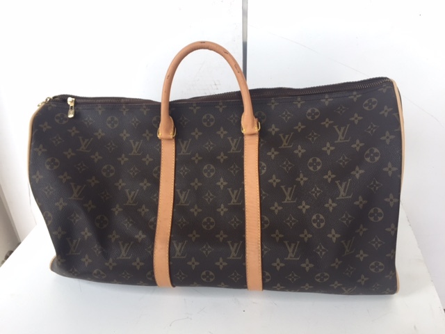 SUITCASE, Louis Vuitton - Day Bag Large Barrel Style