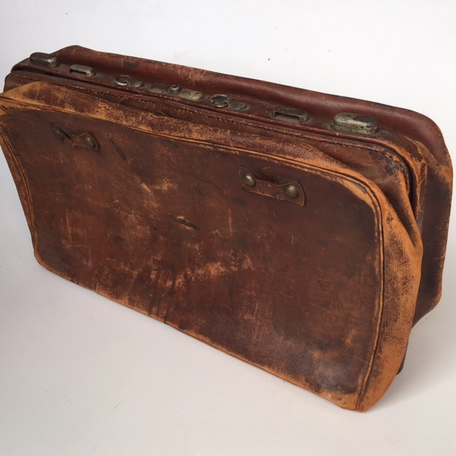 SUITCASE, Vintage Style - Medium Brown Leather (Worn)