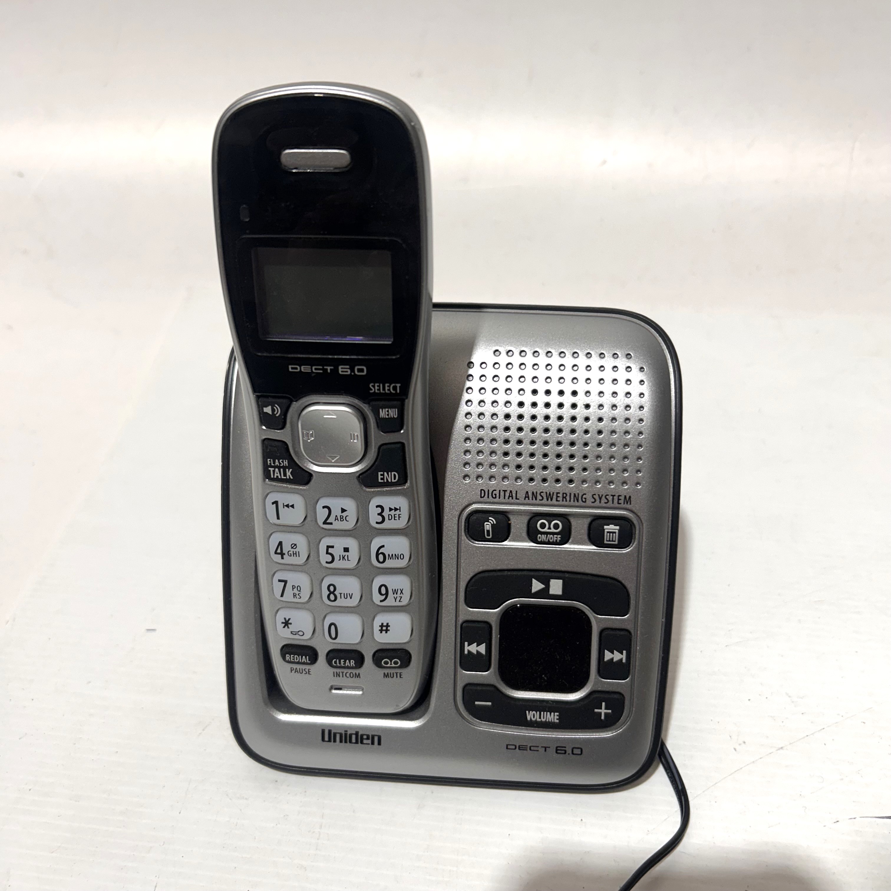 PHONE, Cordless w Answer Machine Contemp. UNIDEN DECT 6.0