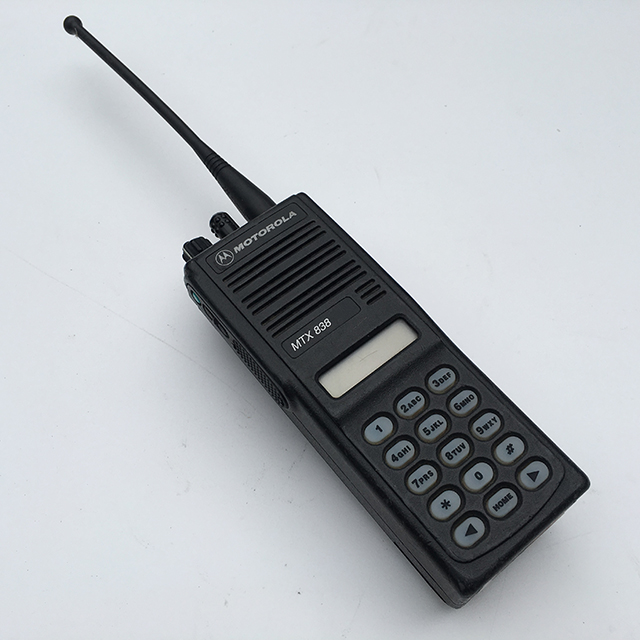 WALKIE TALKIE, Black Contemp. Motorola