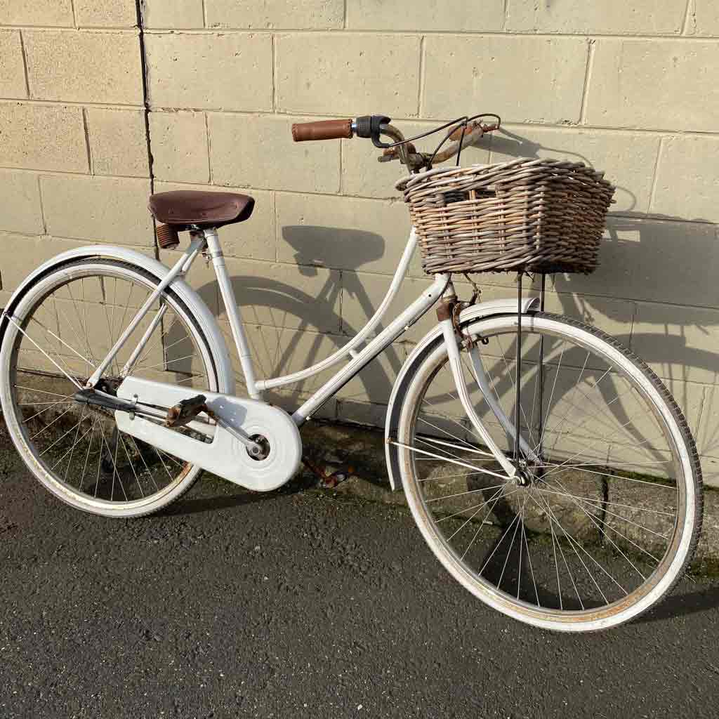 BICYCLE, Off White Vintage w Basket & Kickstand